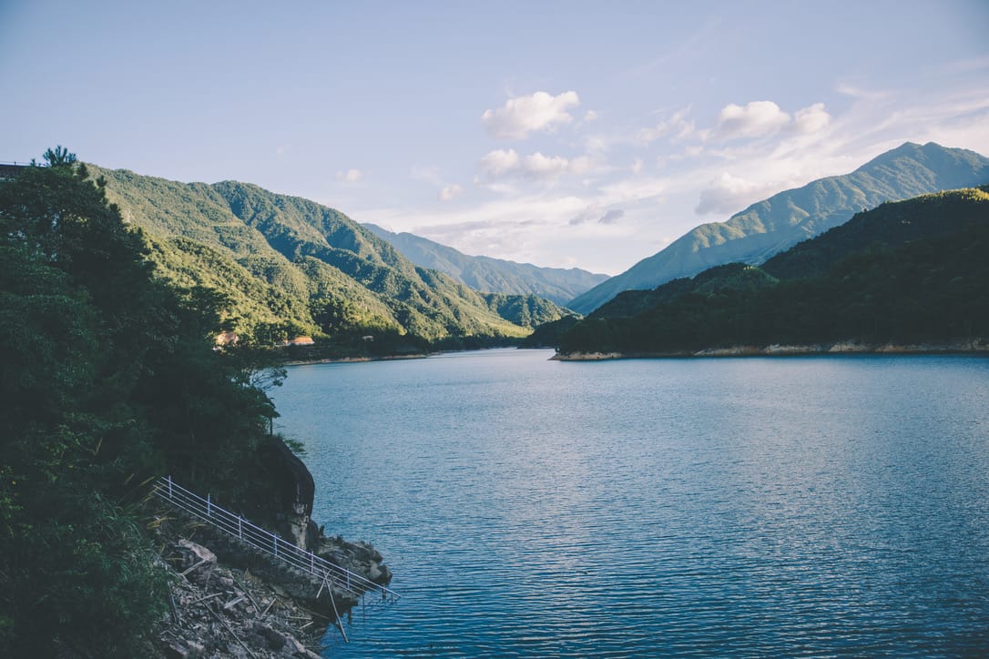 大坝蓄水侧
