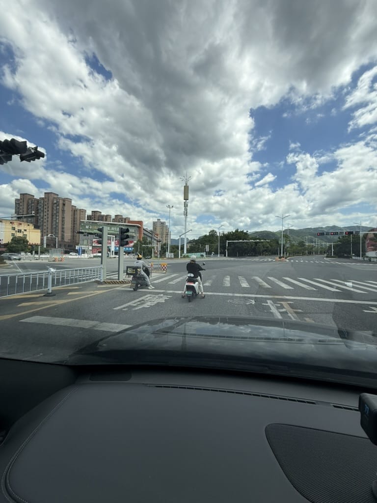 车内视角很难看清往哪走