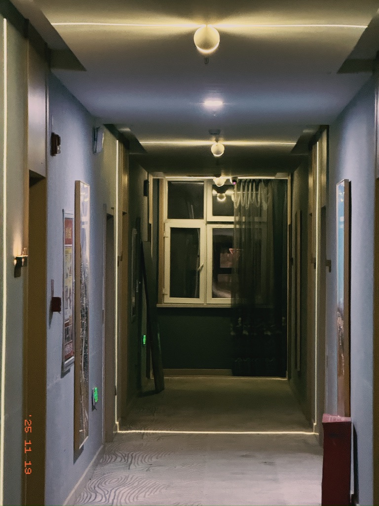 酒店里的这个束光灯有点意思