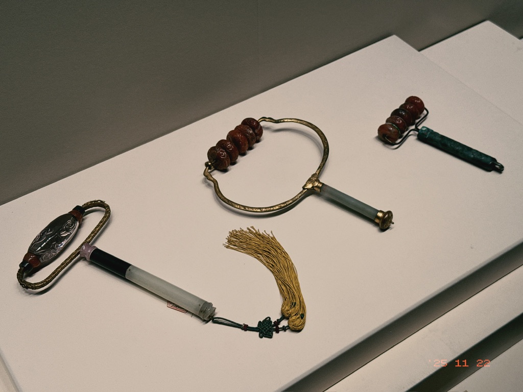 玛瑙太平车，就是今天那个长得像丁丁的面部按摩椅的古人版