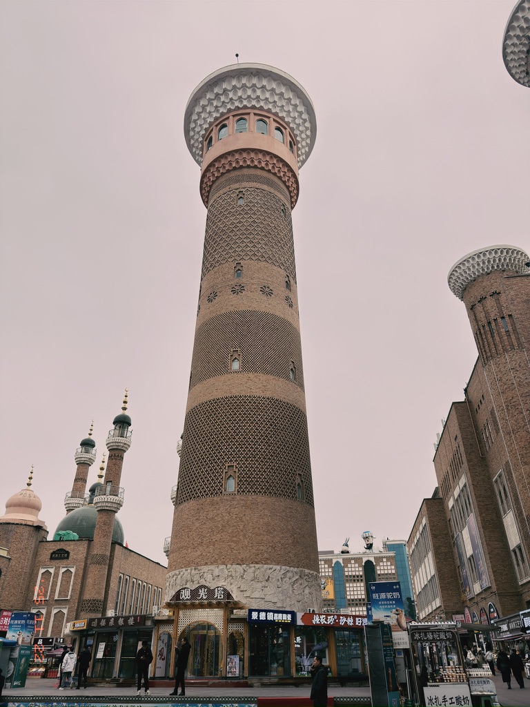 观光塔和边上的清真寺是这里的标志性建筑