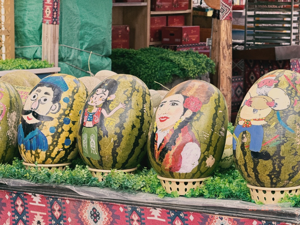 画了各式花样的大西瓜