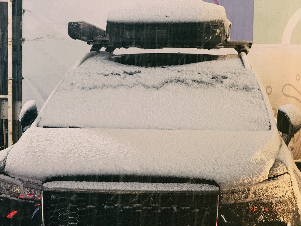 一场电影两个半小时，车子已经被盖成了这样