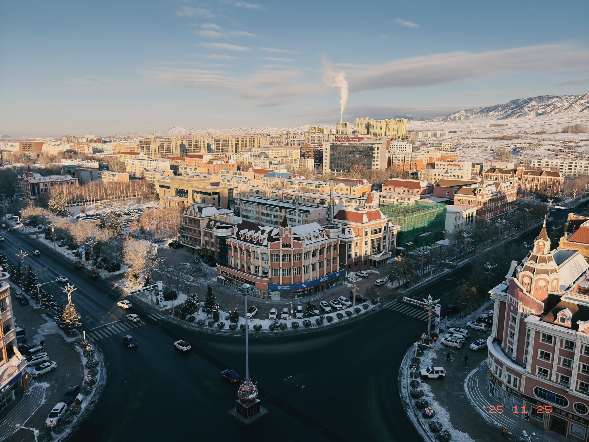 清晨日出的十字路口