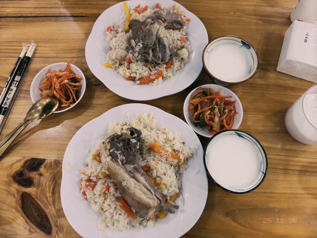 羊肉抓饭和羊排抓饭