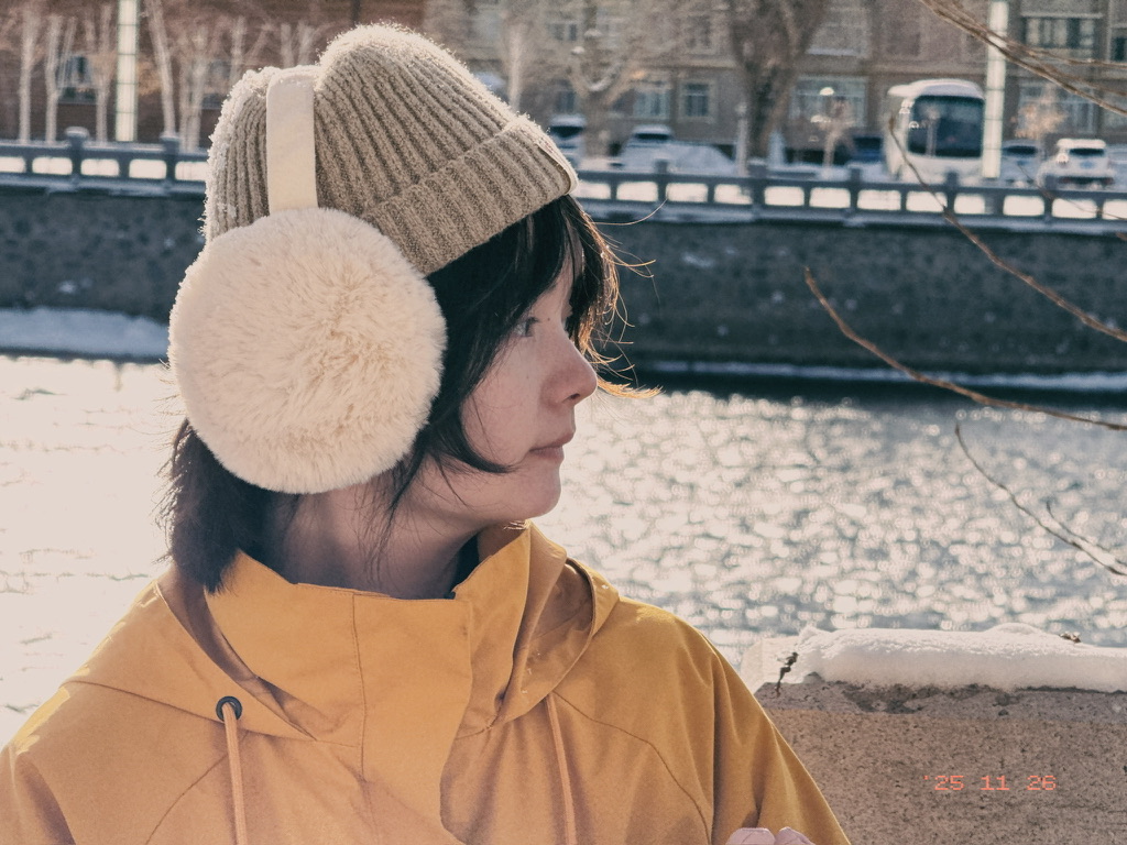 恙儿和滚滚北流去的额尔齐斯河