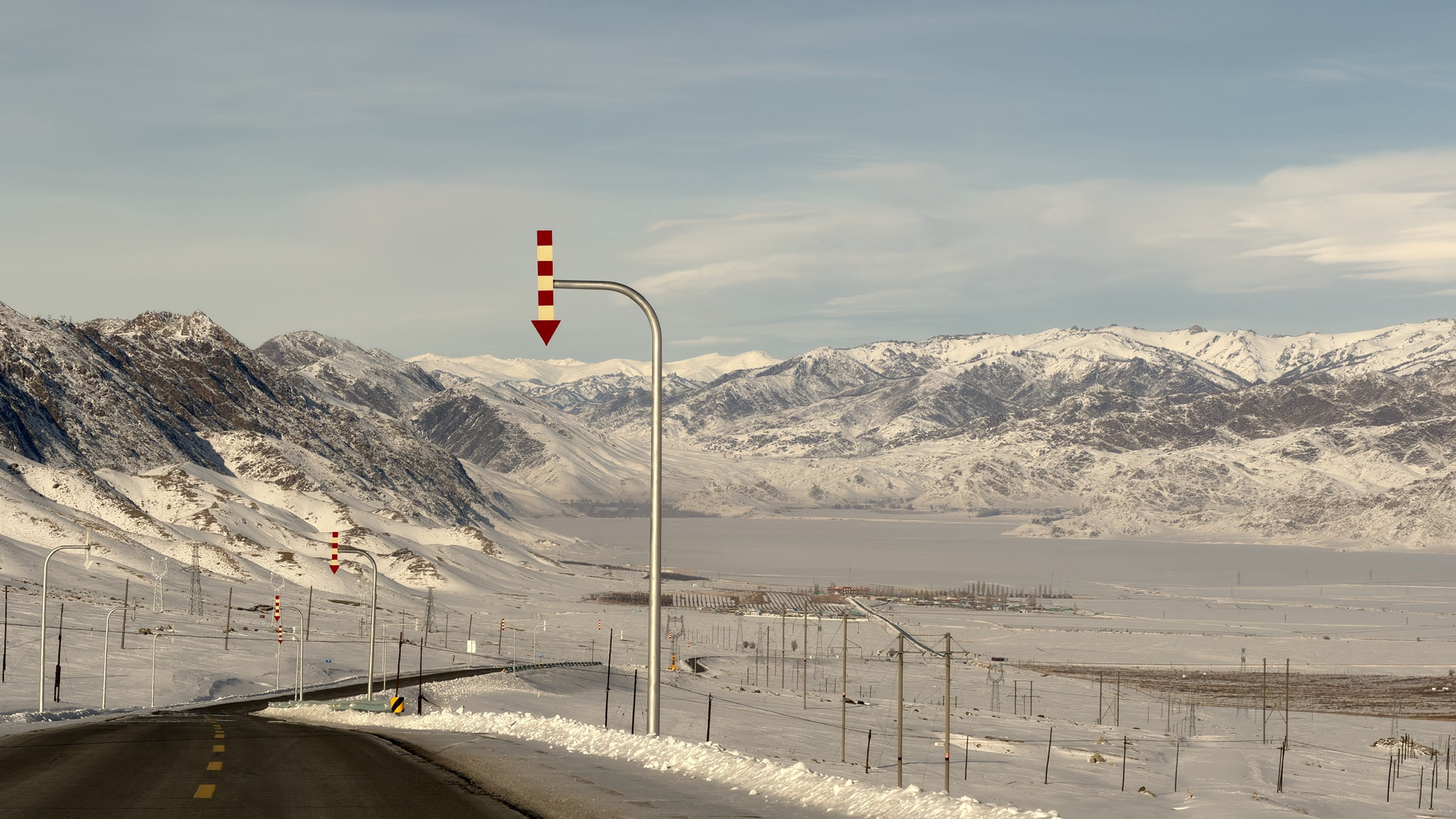 用于提醒司机冰雪覆盖道路边缘的箭头