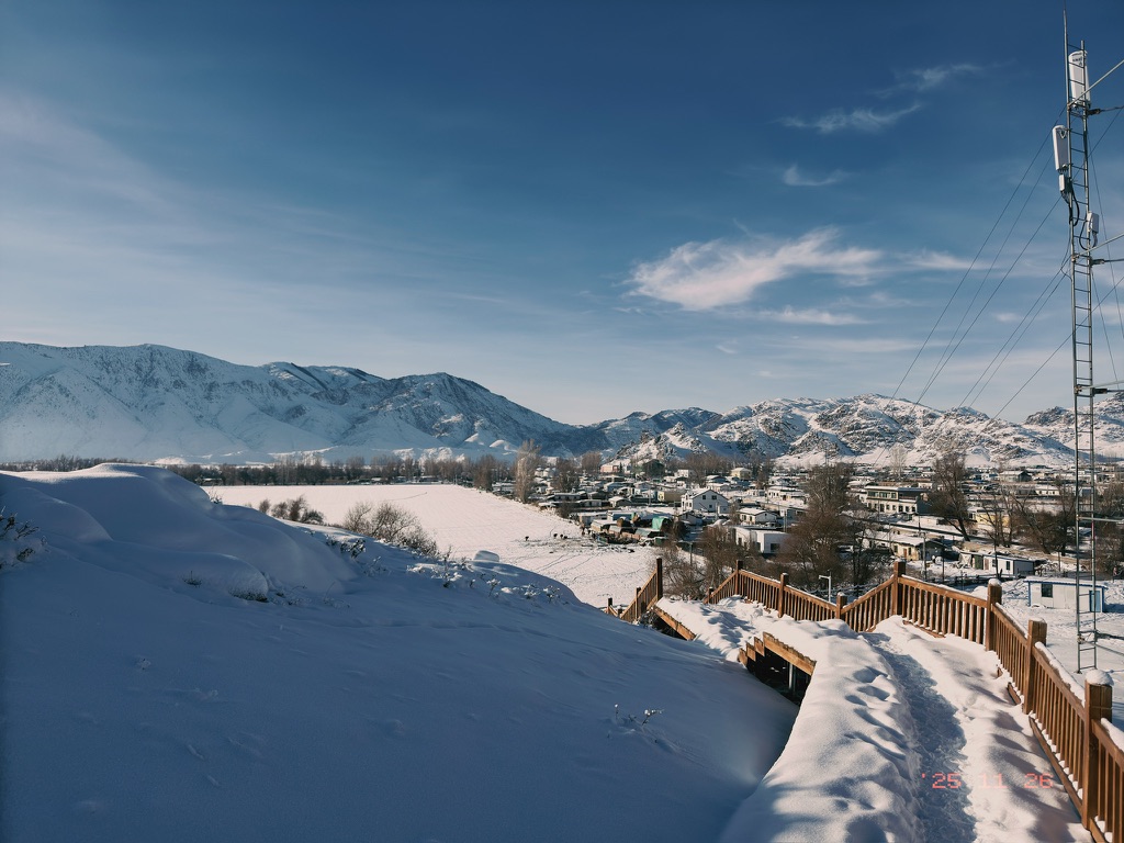 观景台下的村庄