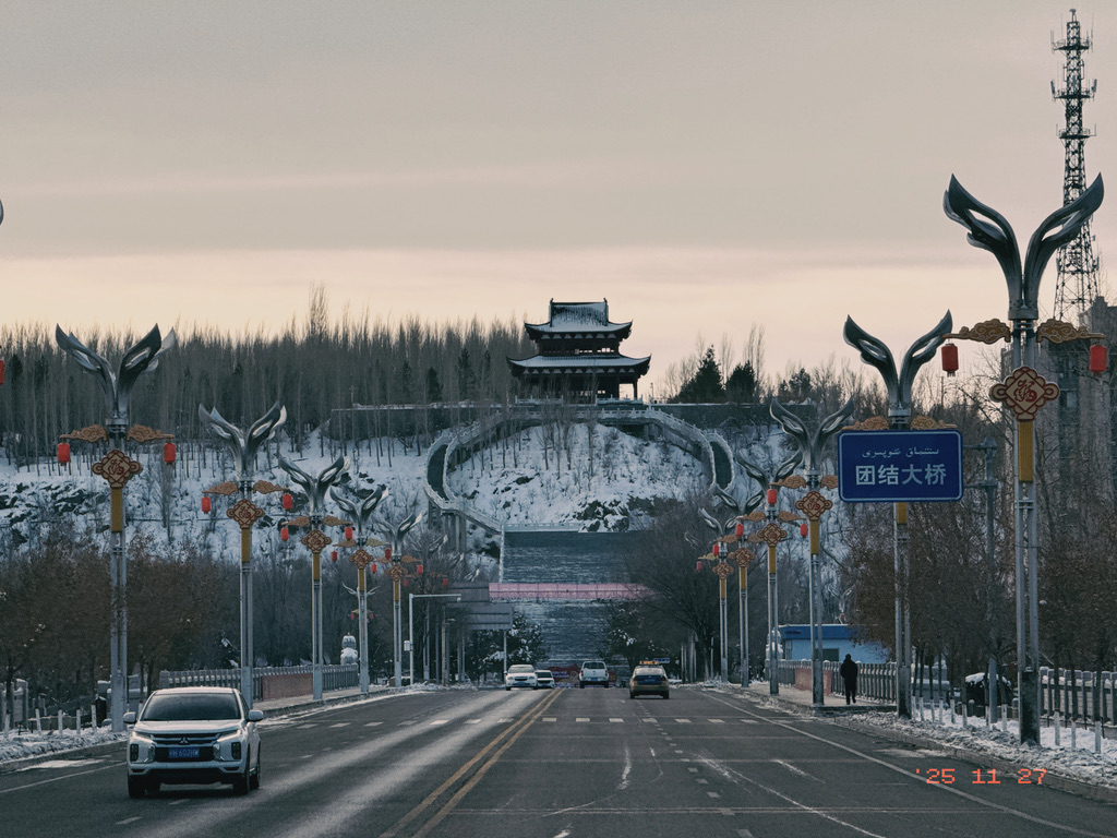来时的团结大桥，走时依旧路过