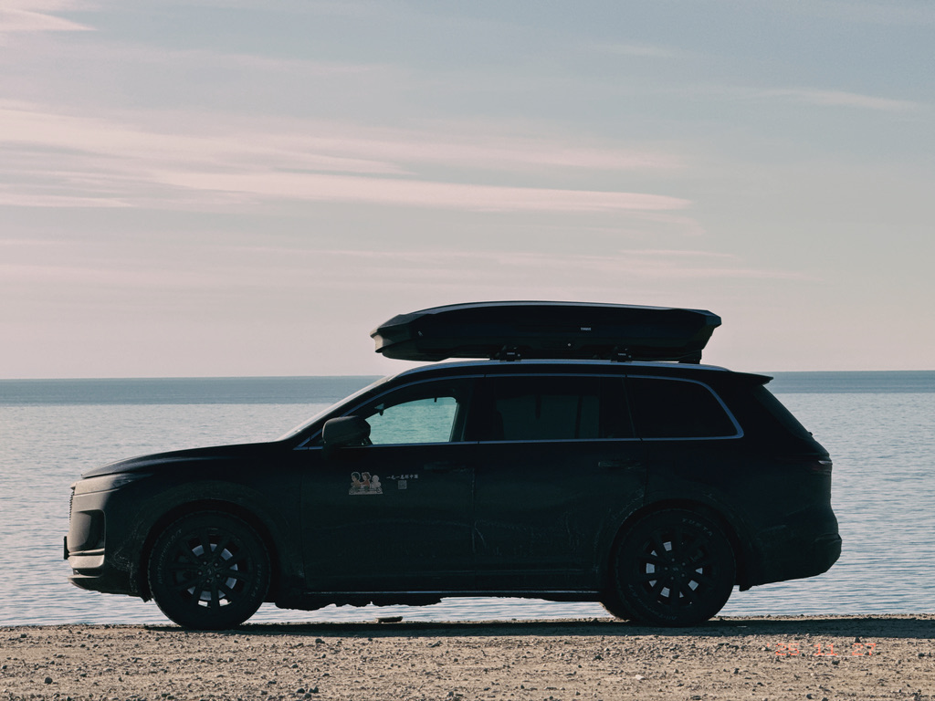 底盘还盘着厚厚的冰