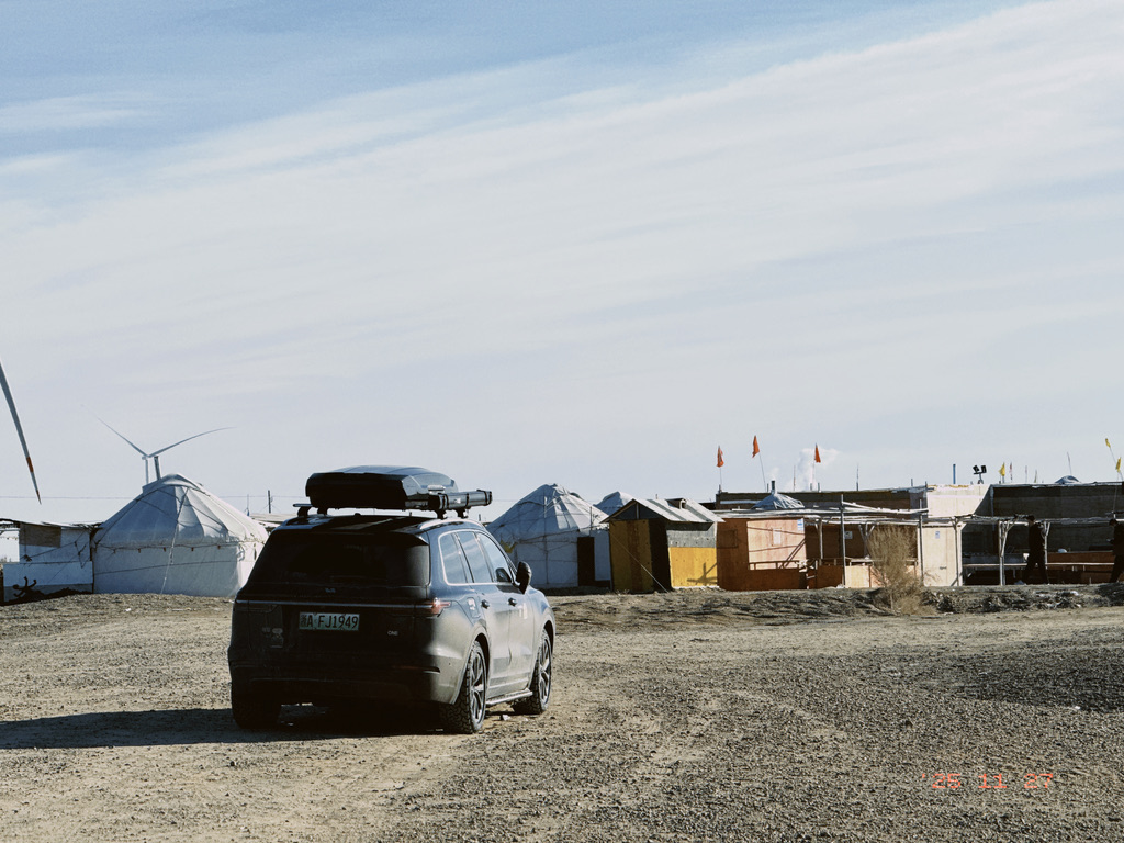 没有开业的帐篷和木屋