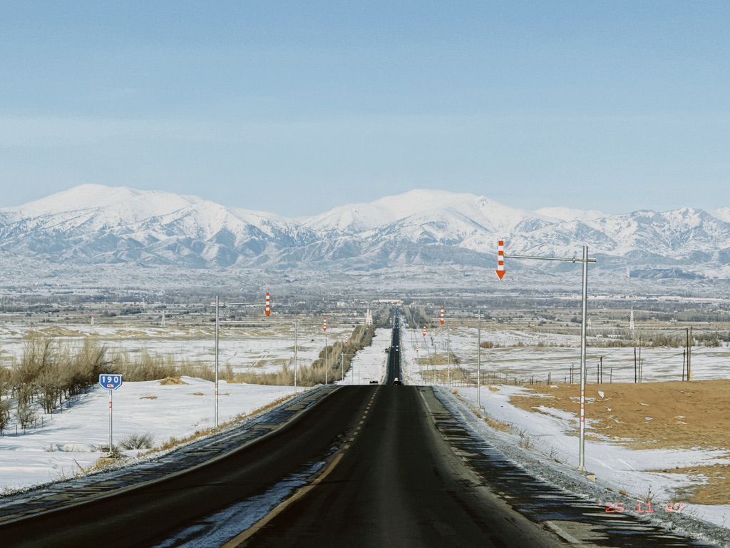 远看阿尔泰山已经是高山仰止了