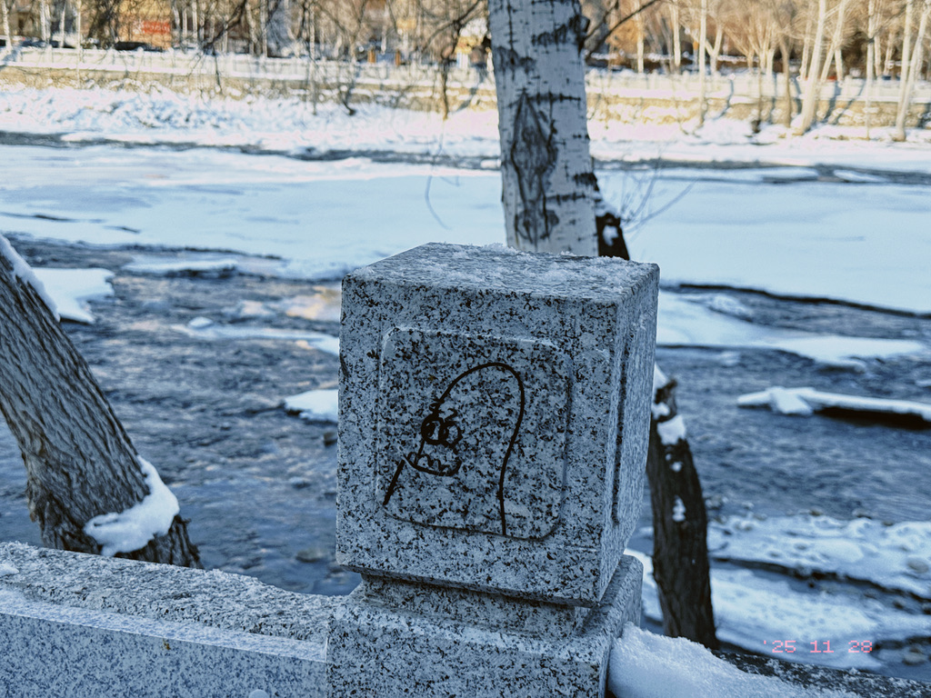 书吧外栏杆上的派大星