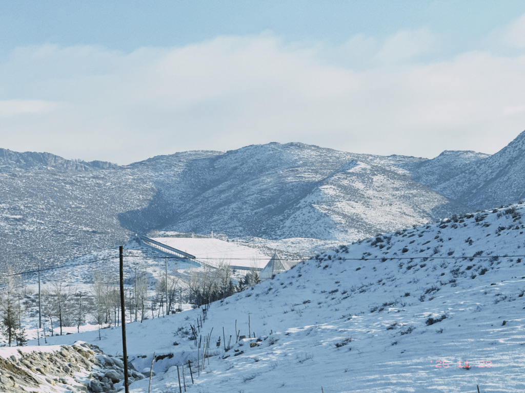 这个又矮又平的显然就是初级道了