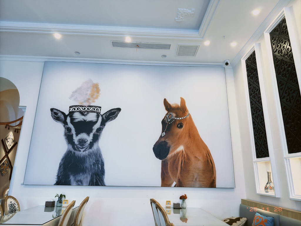 爱包尔萨克墙上的小马小羊