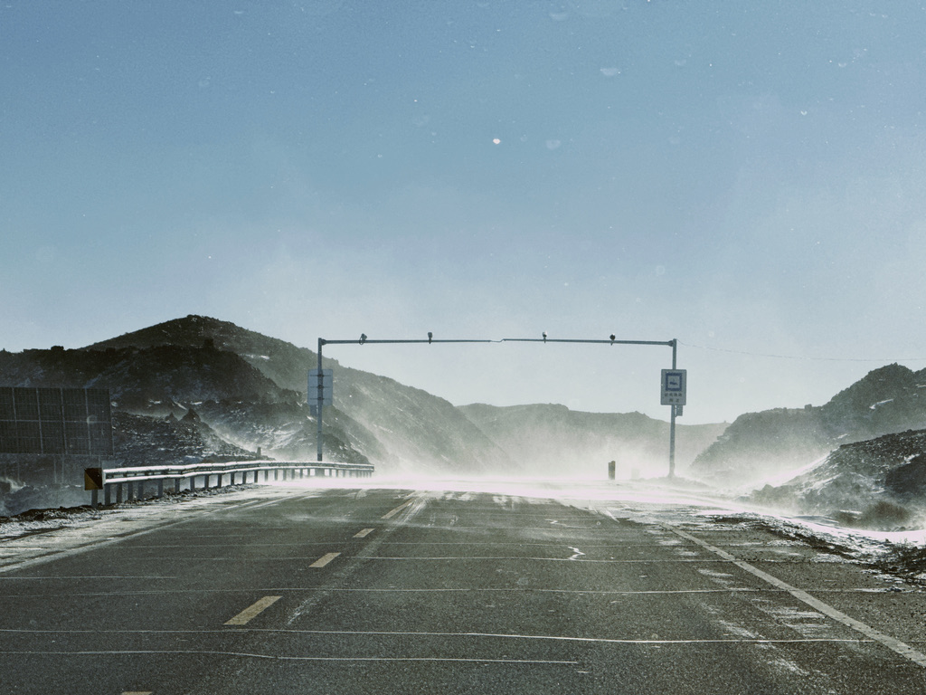 路上遇到马路风吹雪，非常好看