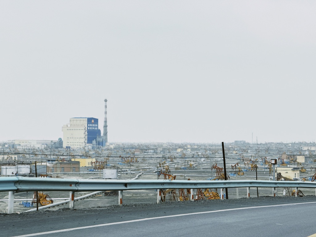 密密麻麻的采油机