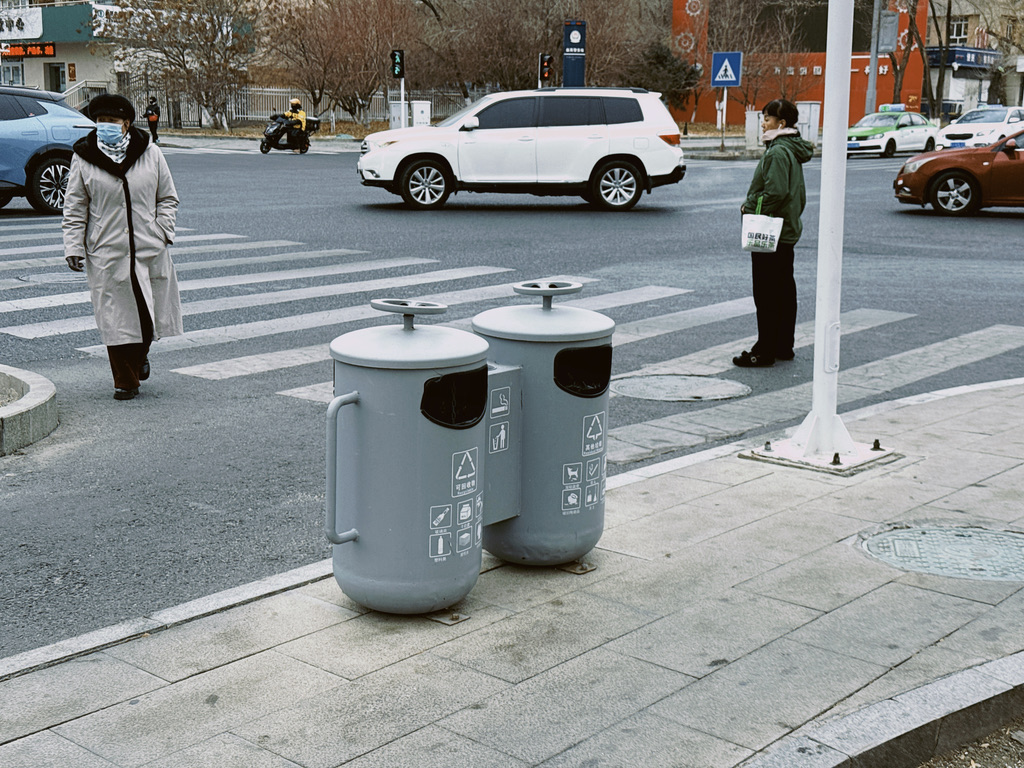 克拉玛依市政垃圾桶是油罐的样子