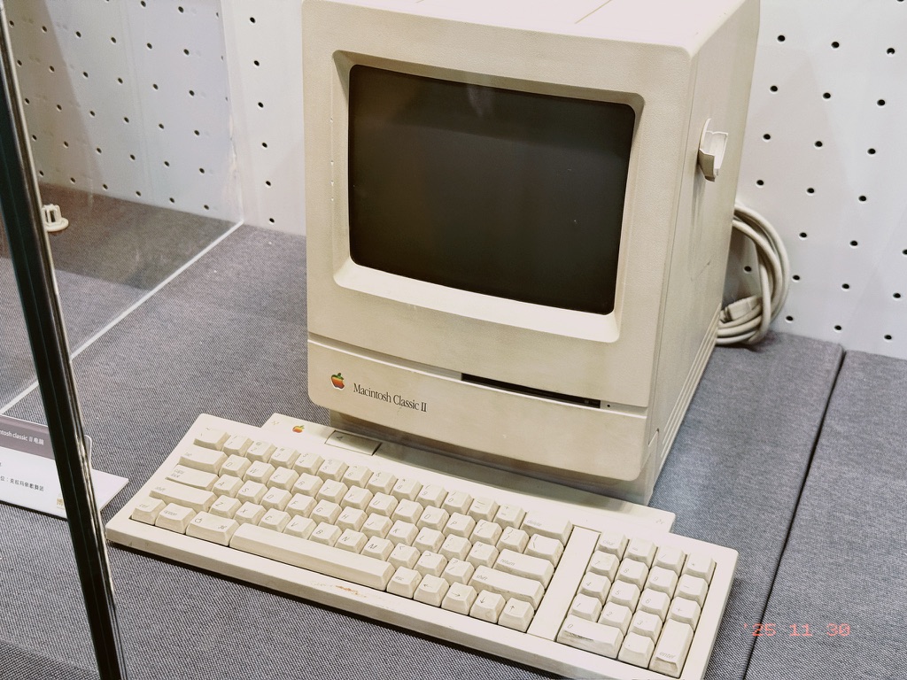 还在这里看到了麦金塔 2 号机