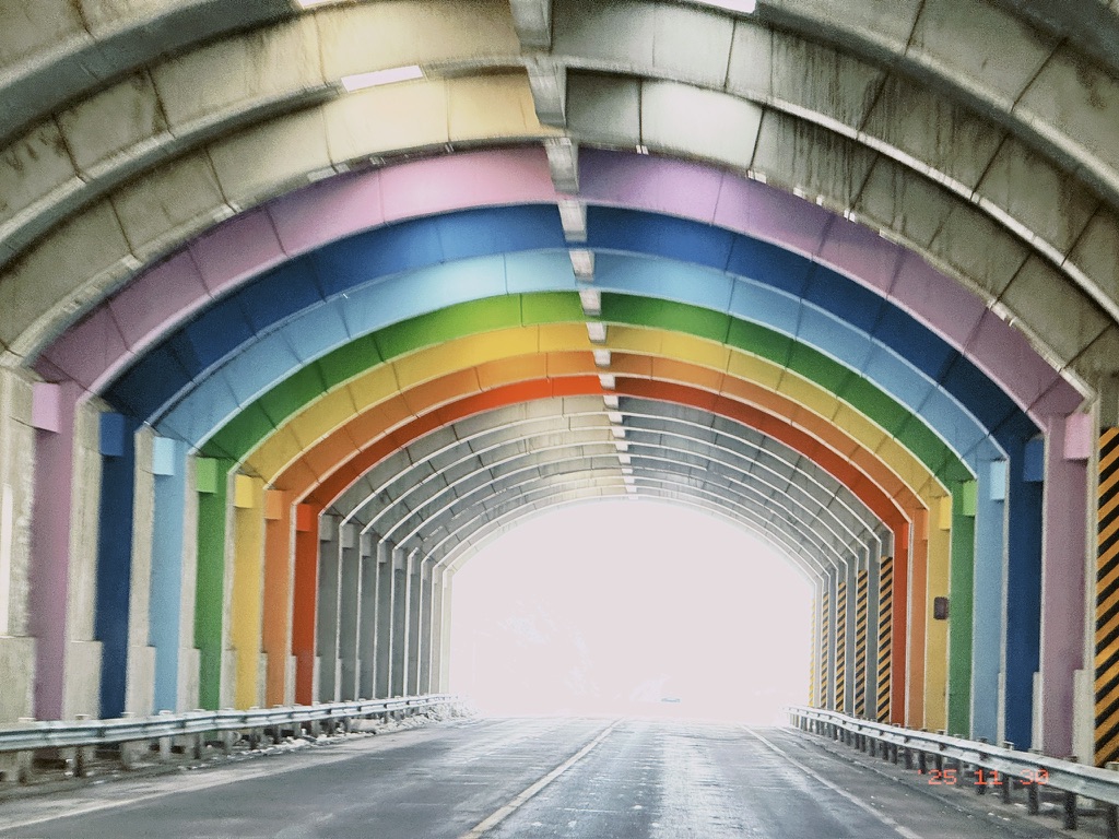 一个彩虹通道