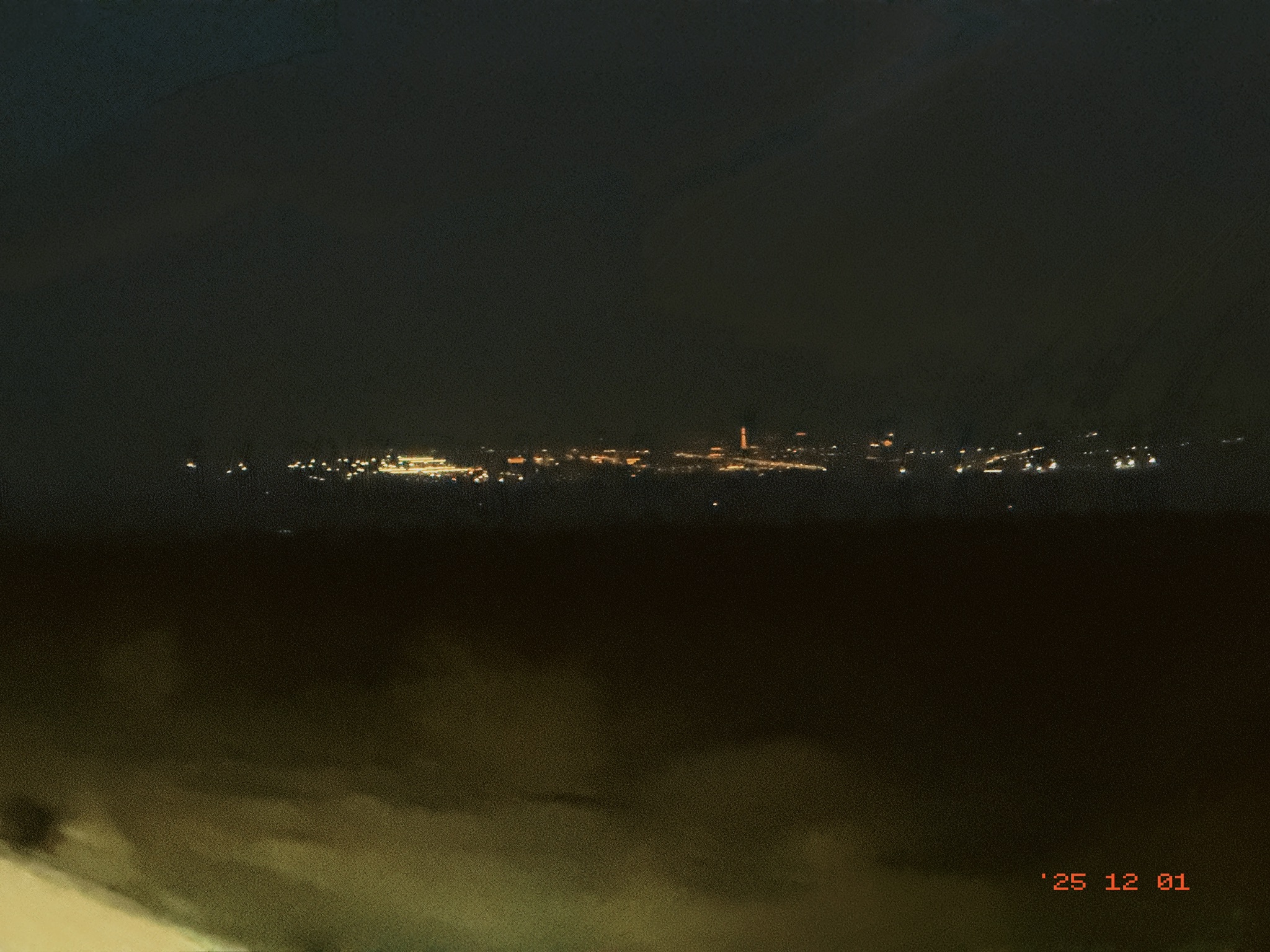 远远的看到城市的灯光