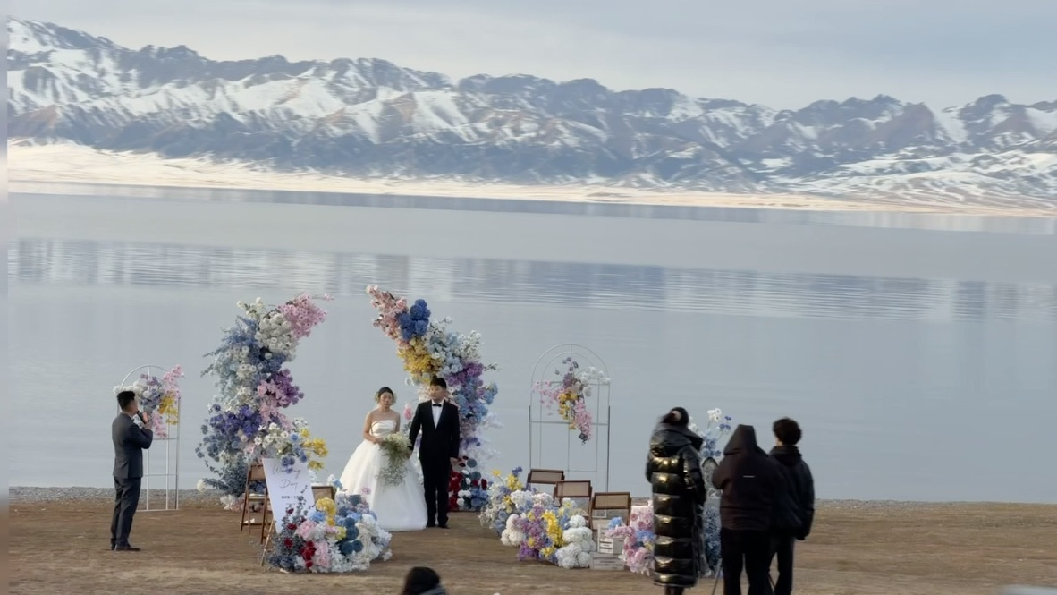 还有在赛湖办婚礼的，真不戳