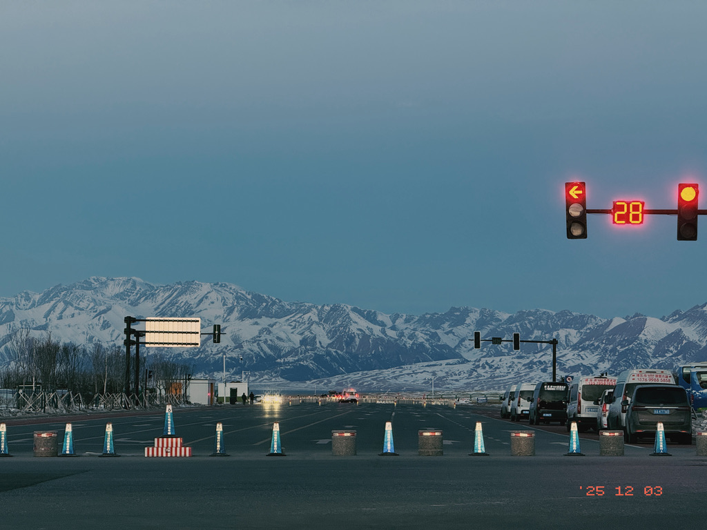 九点四十的湖区东门