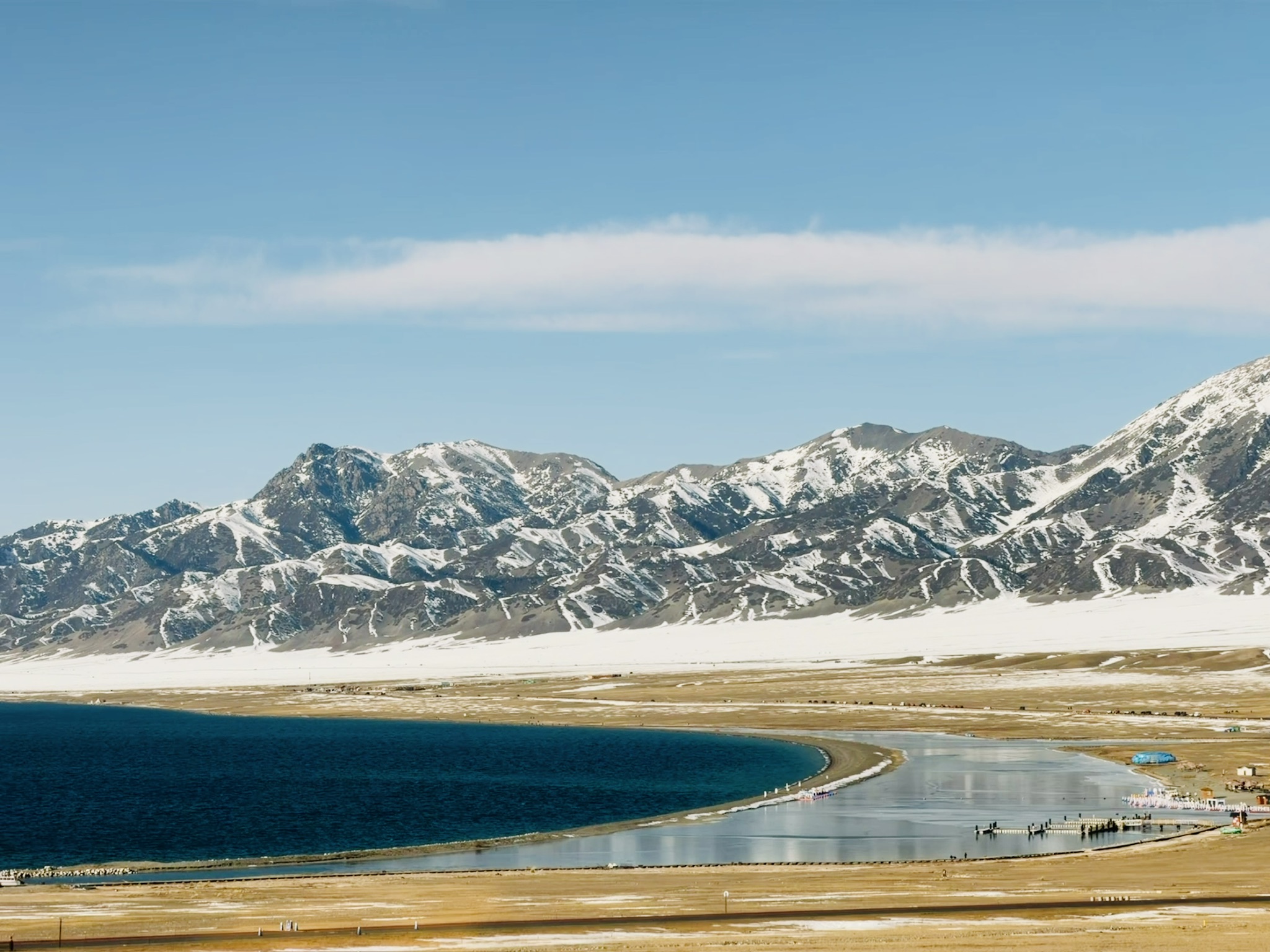 从外围看赛湖和溜冰场