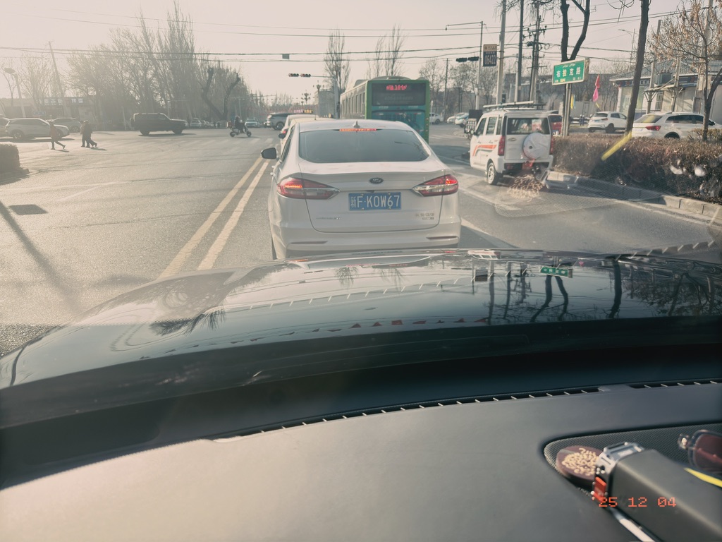 多久没见过反光的引擎盖了