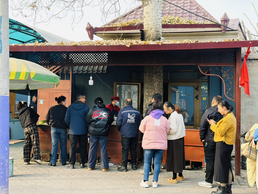 排老长队的人，里面有我