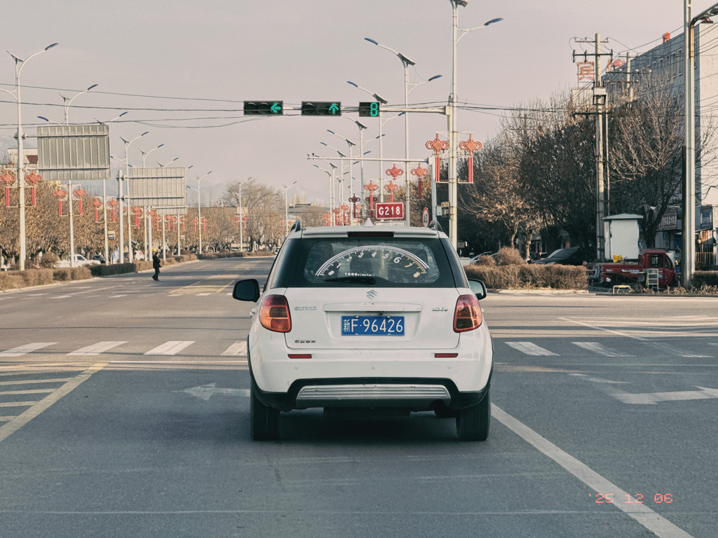 这个后雨刮器贴纸蛮有意思