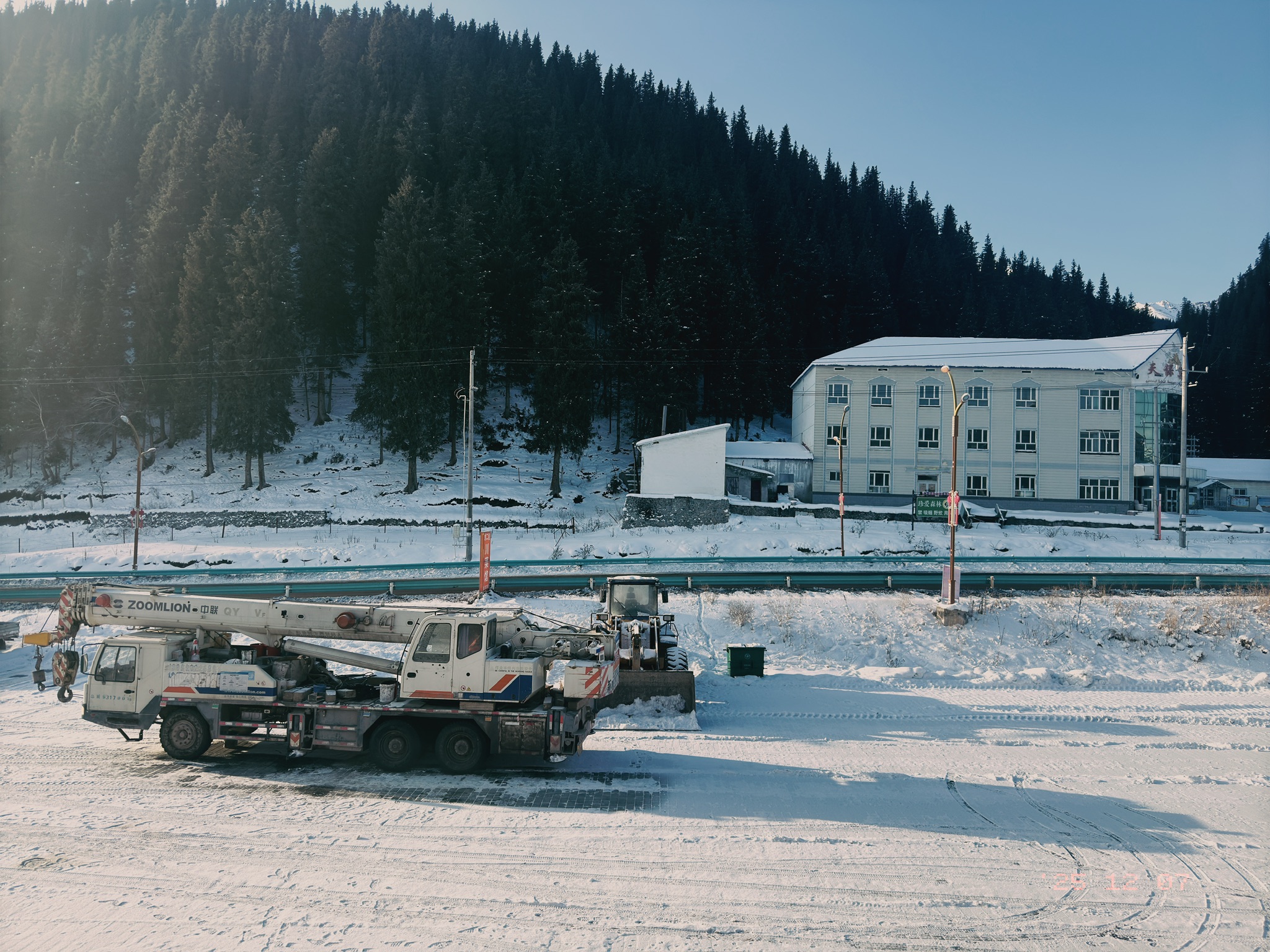 第二天一早的窗外