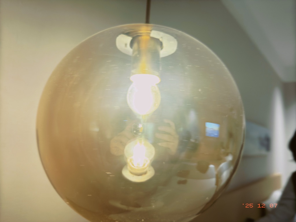 这个读书灯有点别致