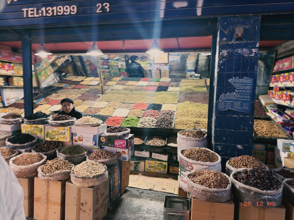 调料店用了镜子魔法，显得店面很大