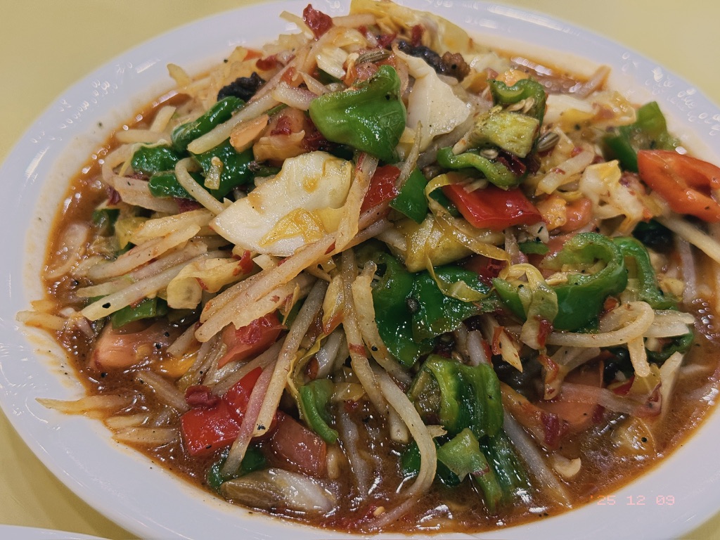 土豆丝的内容物过多，不如纯粹的土豆丝好吃