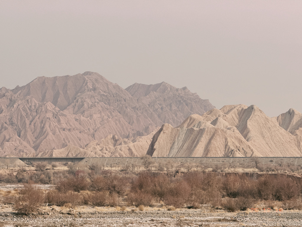 这里据说会有火车穿过，但不知道啥时候，我们也就不等了