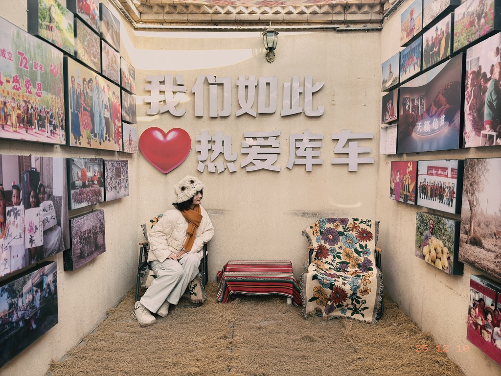 我们没有带三脚架的习惯，以至于这种地方不能合照