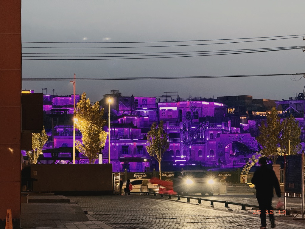 这 RGB 灯还在不停地换