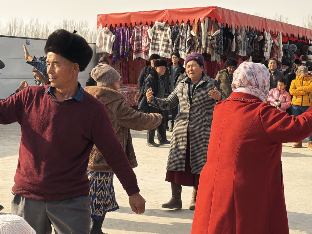 巴扎小舞台，能耐你就来