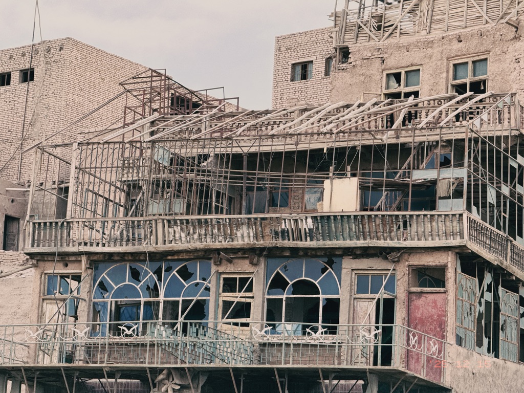 从停车场看高台民居