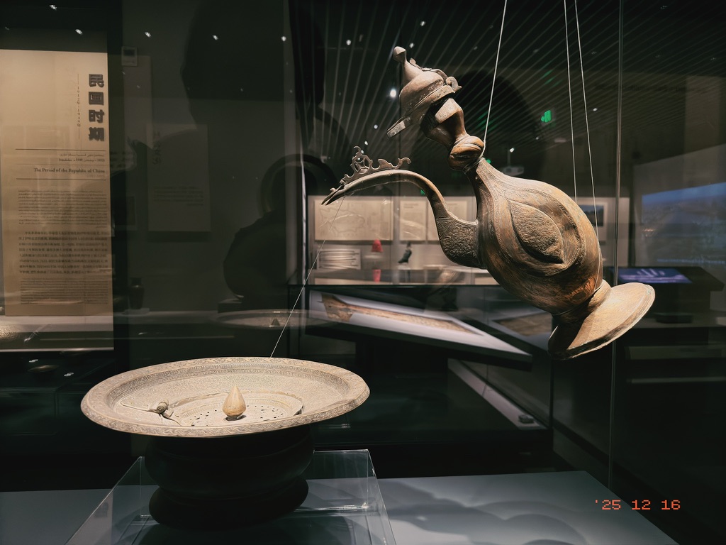 洗手壶，李娟总提到洗手壶，但肯定不是如此华贵的