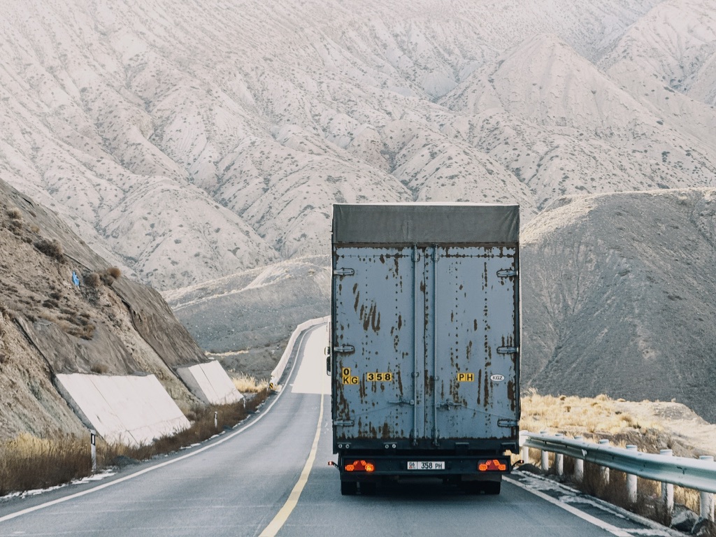 进了新疆，就得按新疆的规矩贴小黄牌