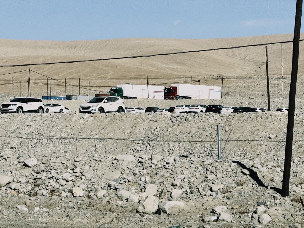 等待出口的车辆