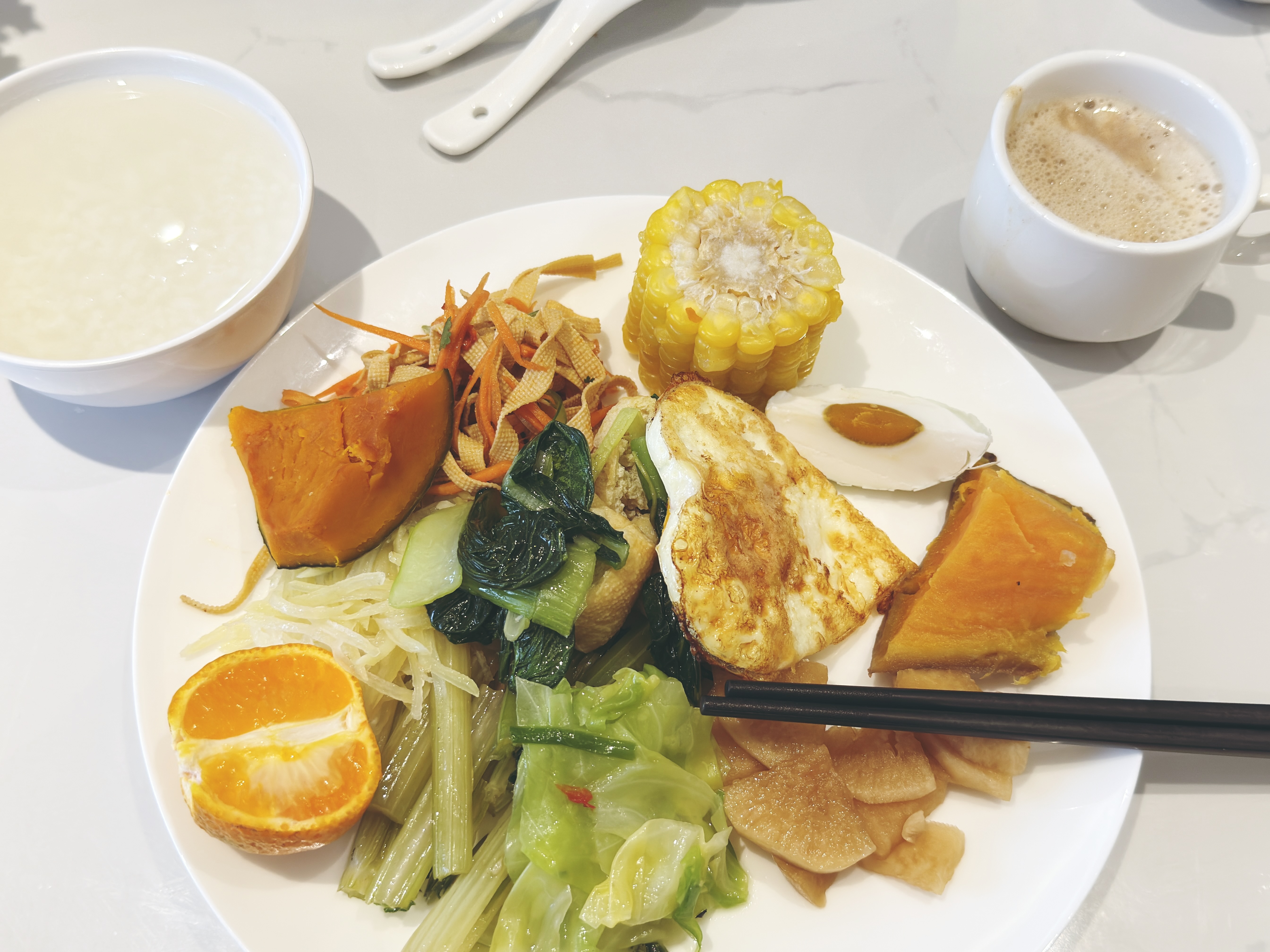 新酒店早饭美美地吃