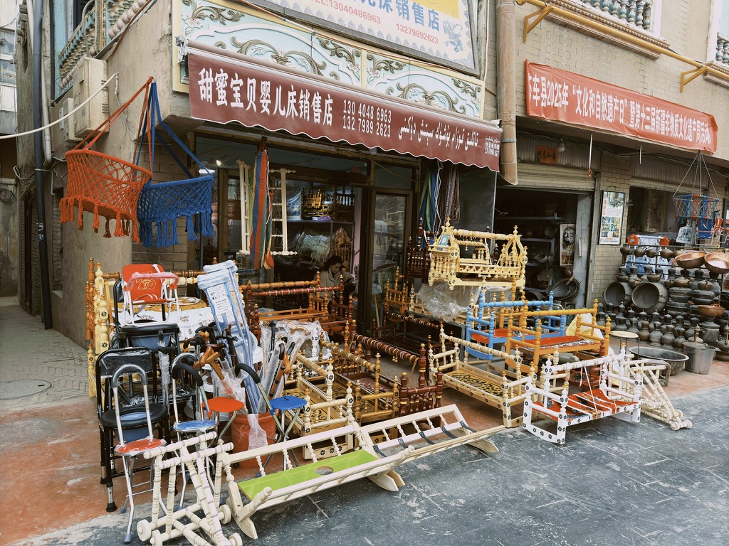 很有本地特色的手工婴儿车