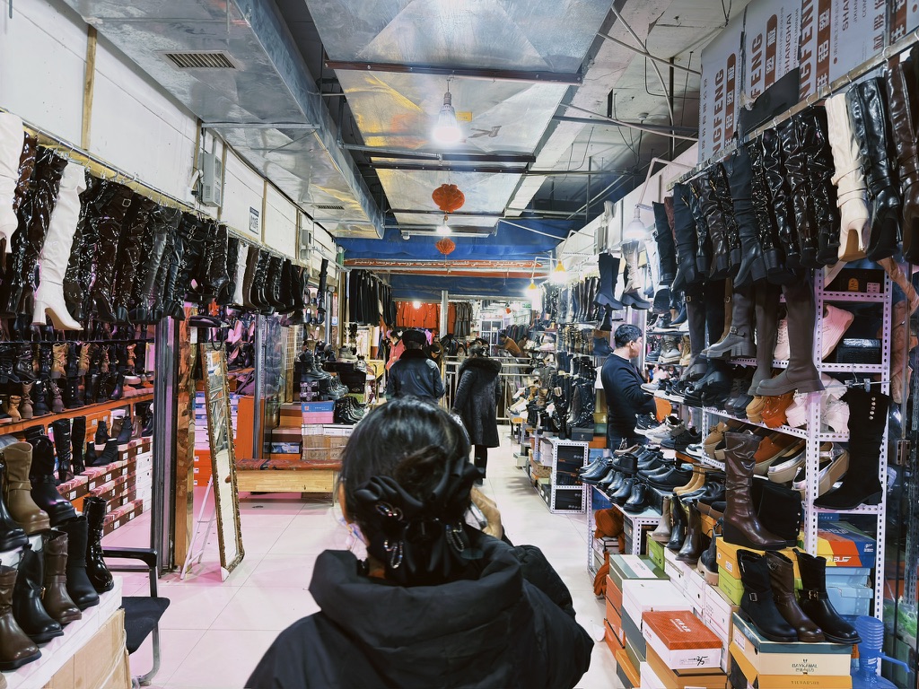 商场里的鞋区
