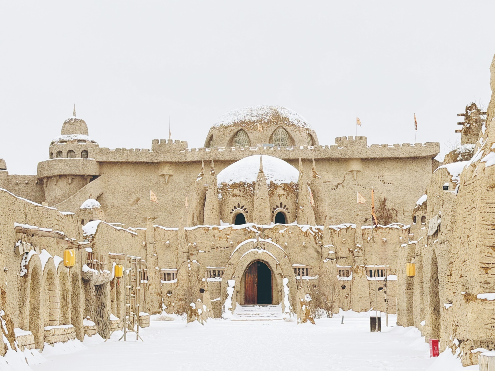 西夜迷城景区，我们就进来上了个厕所
