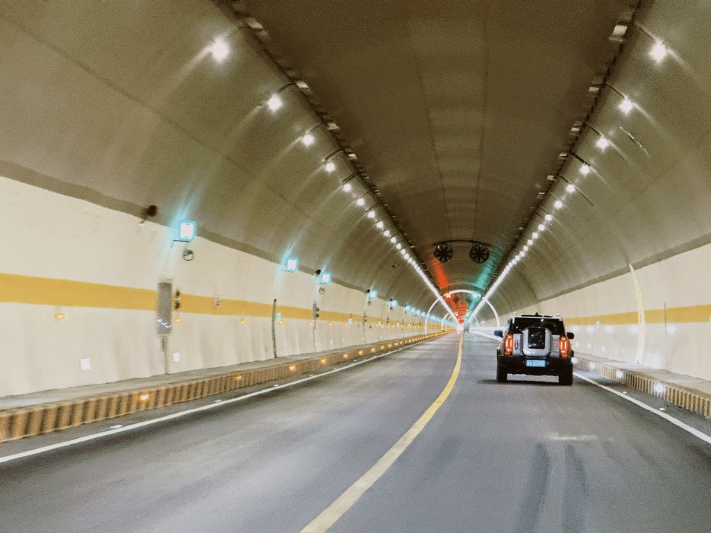 昆仑一号隧道内部