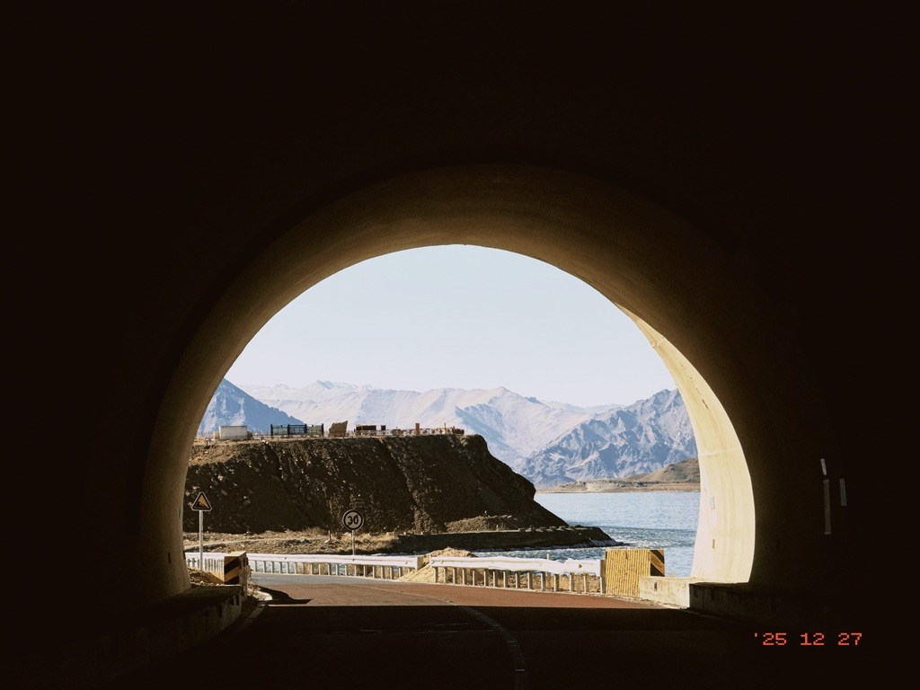 隧道外是官方观景点