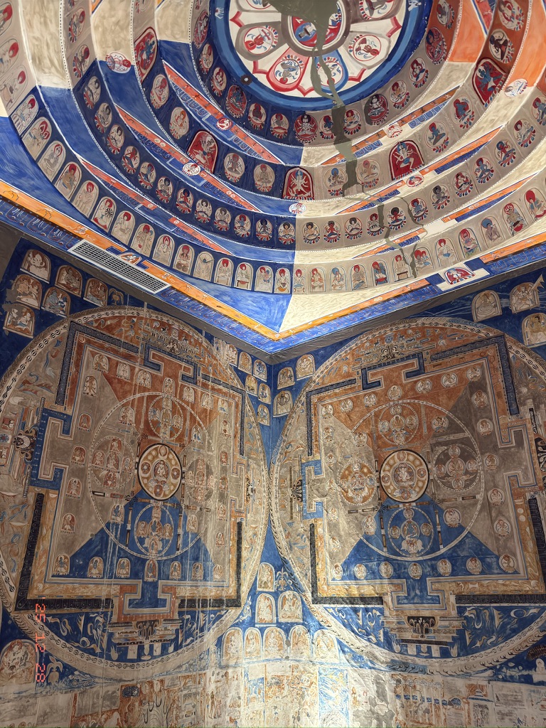 东嘎洞窟里的壁画，因为在这里看到了，后来去扎达土林的时候就没有绕路过去爬山看了